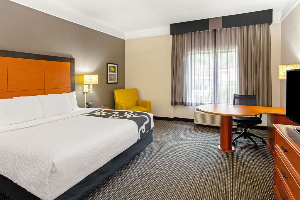 La Quinta Inn & Suites by Wyndham Birmingham Hoover - photo 26