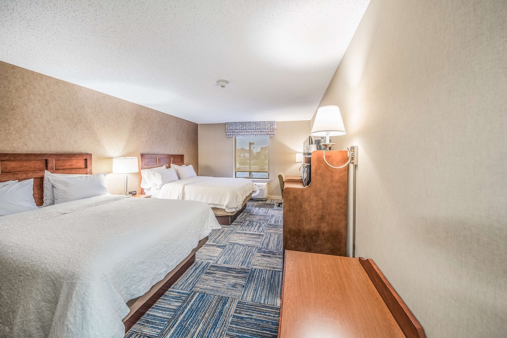 Hampton Inn Greenfield - photo 9