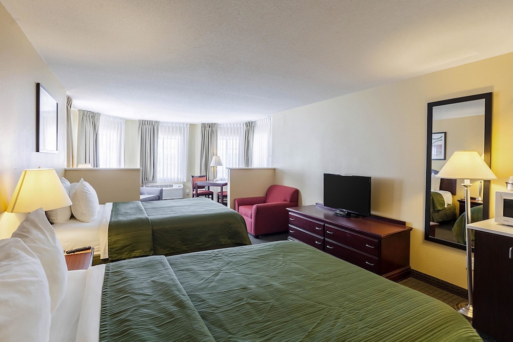 Quality Inn & Suites Lincoln North - photo 41