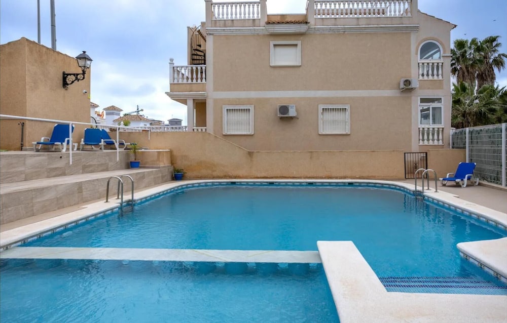 Orihuela Costa Sleeps 6 With Roof Terrace & Pool — carbon neutral stay, Orihuela