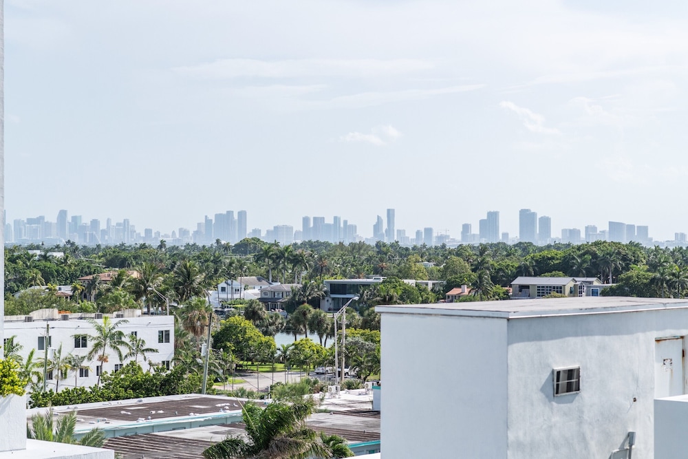 Churchill Suites Monte Carlo Miami Beach - photo 172