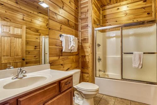 Lazy Bear Lodge Hot Tub Resort Pool WIFI 1089 FREE tickets each paid day Dollywood and More - photo 34