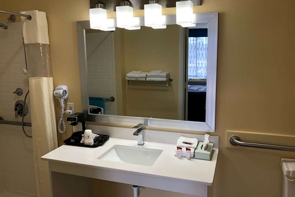 Days Inn by Wyndham Cape Carteret near Emerald Isle - photo 14
