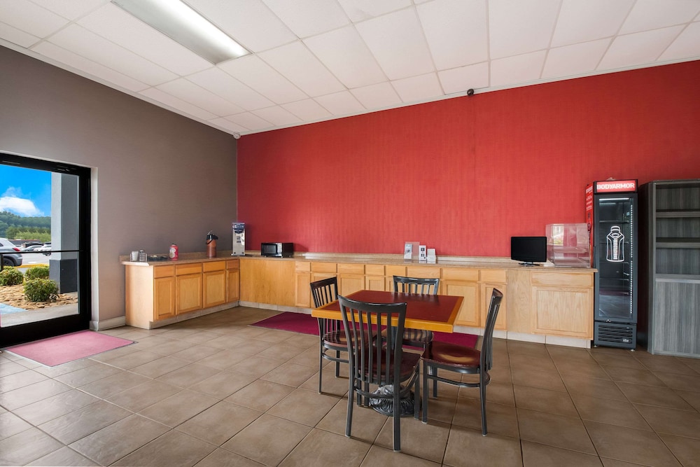 Suburban Studios Cleveland Central - photo 18