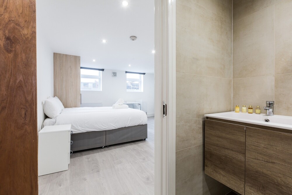 Modern Studio in Camberwell by Burgess Park