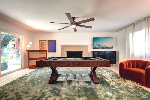 5BR Fun Haven Pool Mini Golf Movie Game room — Riverside — photo 3