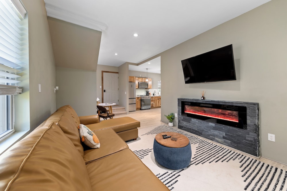Modern Home &Cozy — 4-Star Luxury Hotel in Lake Placid, United States