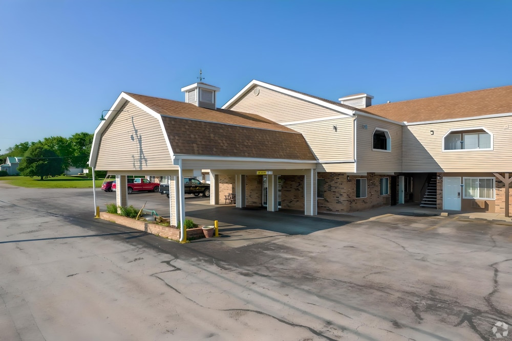 I 80 Inn & Suites - photo 15