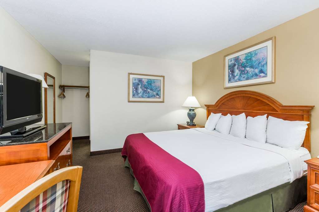 Days Inn by Wyndham West Des Moines Clive - photo 7