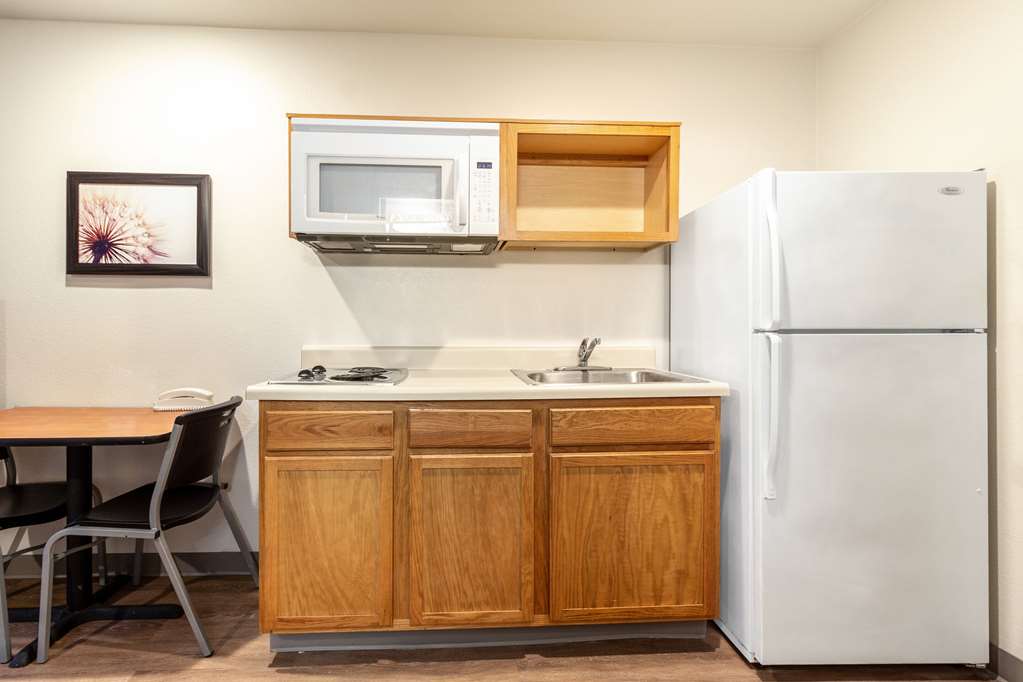 WoodSpring Suites Houston Baytown - photo 8