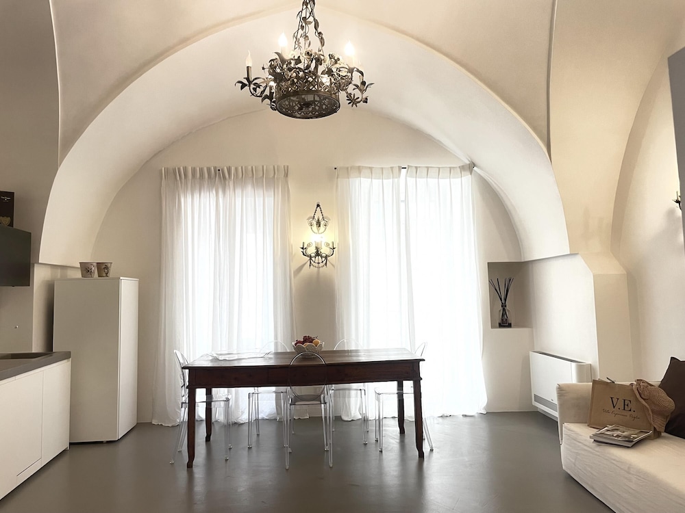 Casa Easy in Fasano With 1 Bedrooms and 2 Bathrooms — 4-Star Luxury Hotel in Fasano, Italy