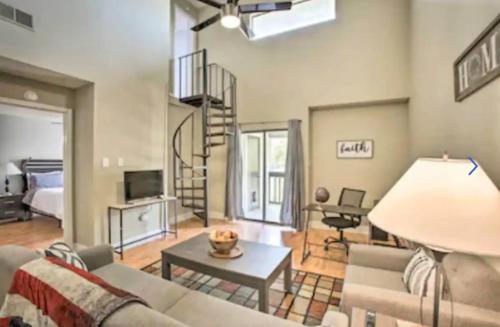 New LSU Baton Rouge Contemporary 3 Bedroom Suite Condo — 4-Star Luxury Hotel in Baton Rouge, United States