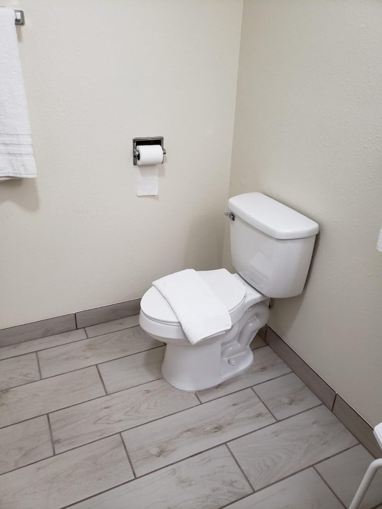 Value Inn & Suites - photo 14