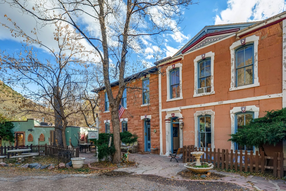 Cliff House Lodge B&B - featured photo