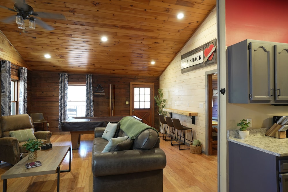 Love Shack - photo 13