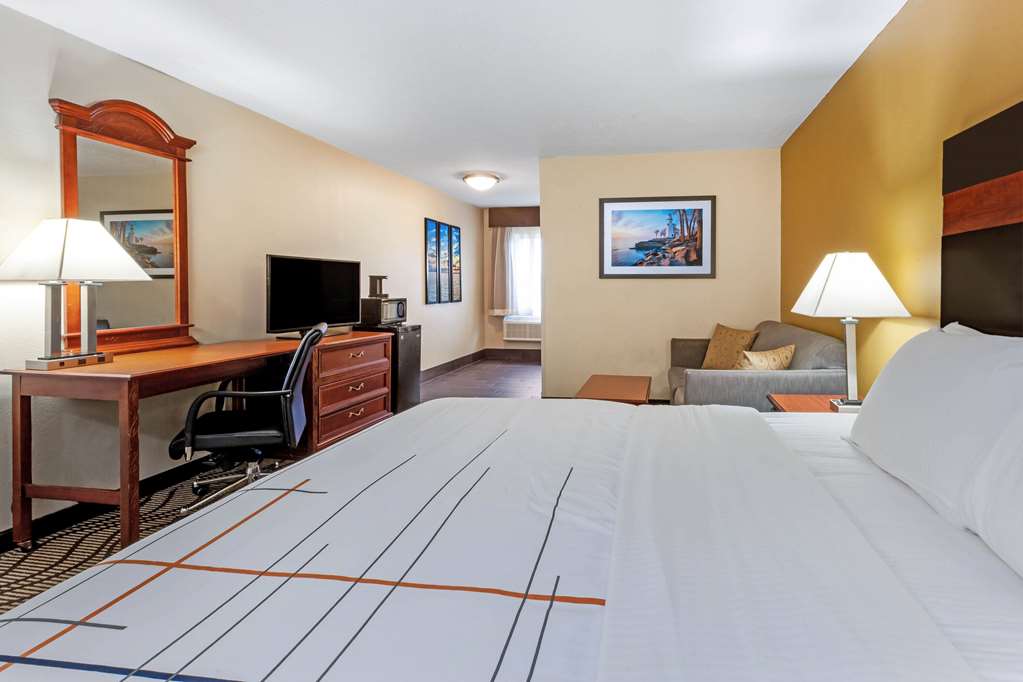 La Quinta Inn by Wyndham Sandusky near Cedar Point - photo 20