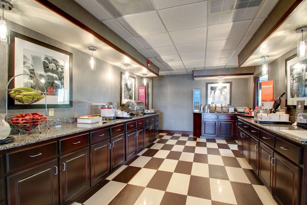 Hampton Inn Rolla - photo 31