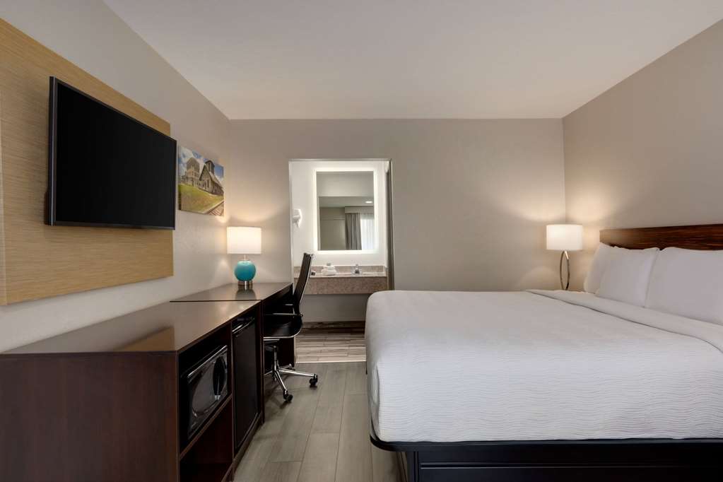 Days Inn by Wyndham Emporia - photo 17