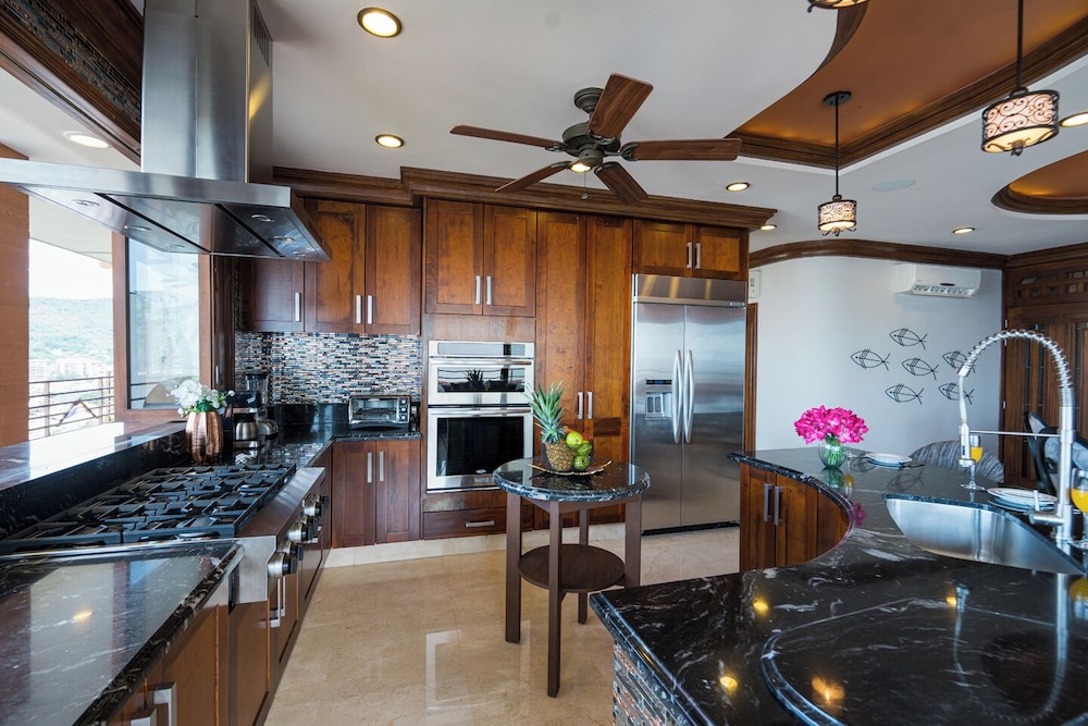 Pinnacle Resorts 220