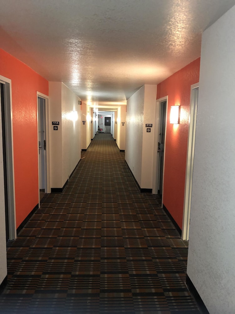 Motel 6 Lincoln NE Airport - photo 29