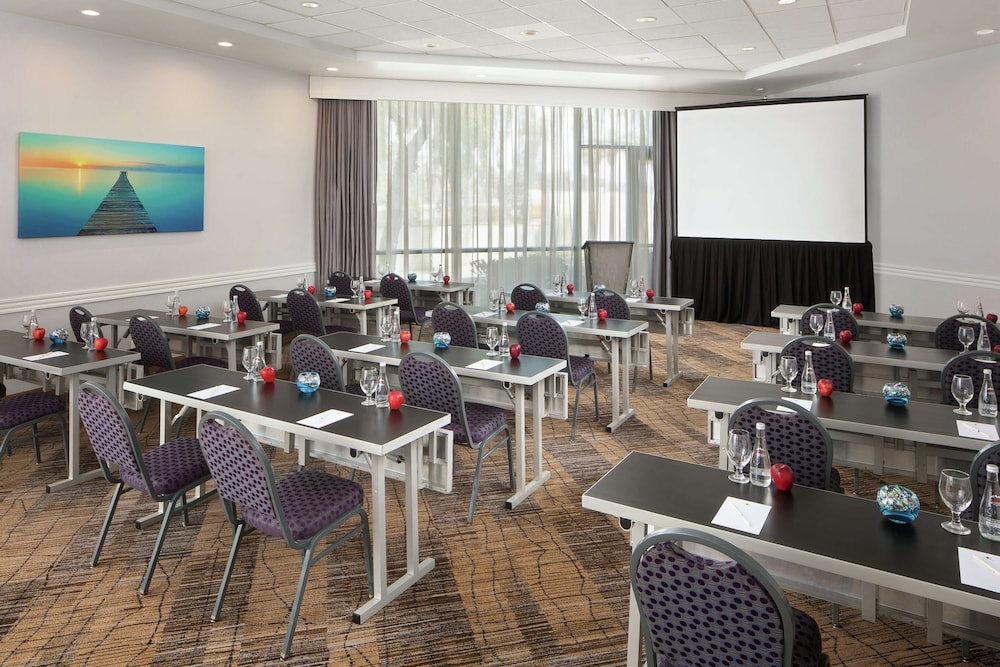 DoubleTree By Hilton San Diego Hotel Circle - photo 31