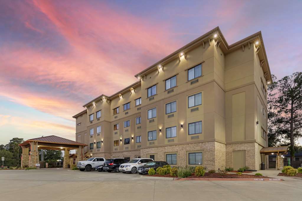 Best Western Plus Classic Inn & Suites - photo 31