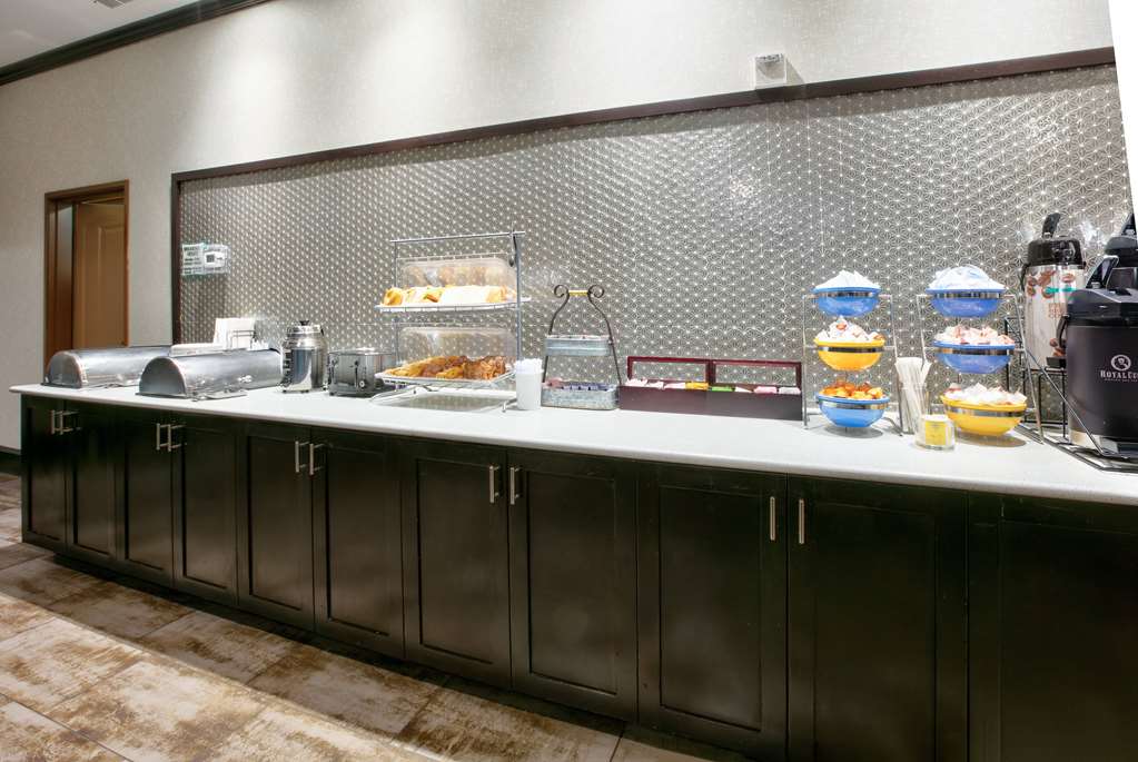La Quinta Inn & Suites by Wyndham Dallas Grand Prairie South - photo 66
