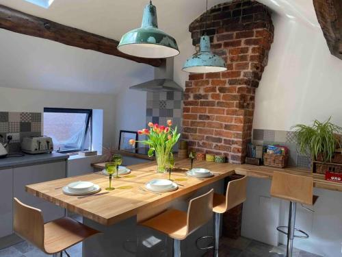 Stylish 3 bedroom apartment in historic city centre building — 4-Star Luxury Hotel in Sheffield, United Kingdom