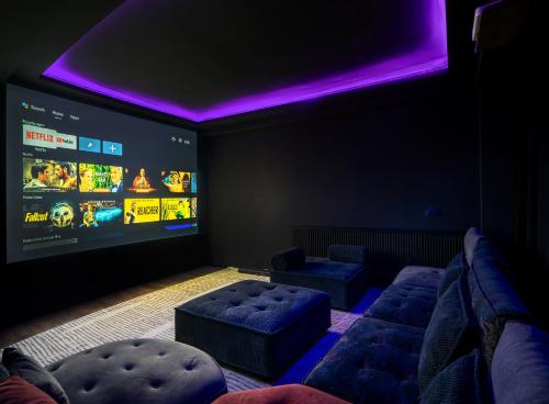 Niabi Apartments with Cinema and Billiards