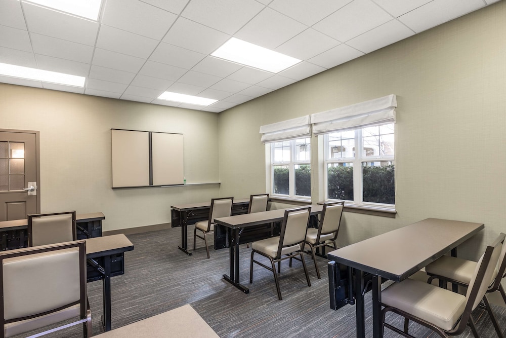 Homewood Suites by Hilton Newark Fremont - photo 37