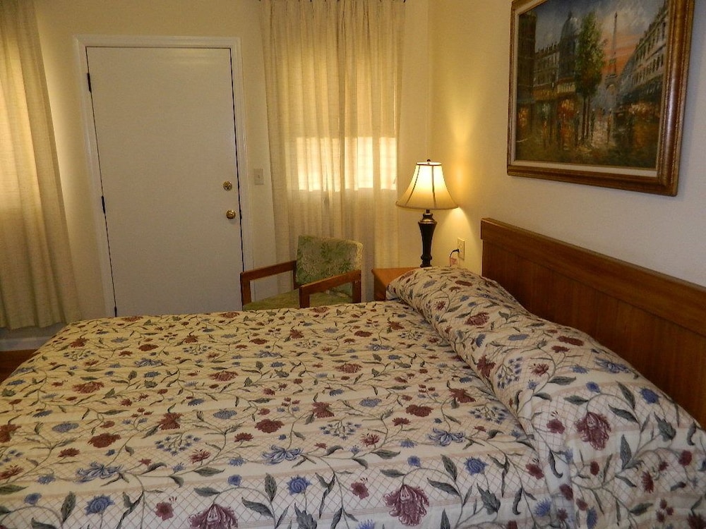 Twin Oaks Motel - photo 8