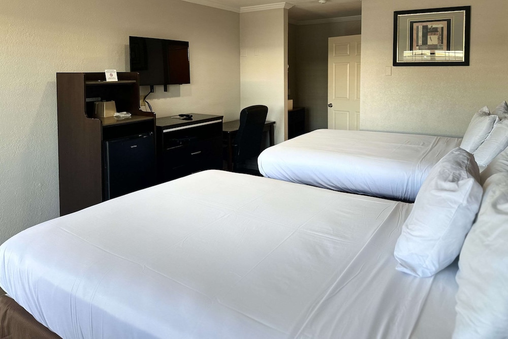 Rodeway Inn National City San Diego South - photo 11