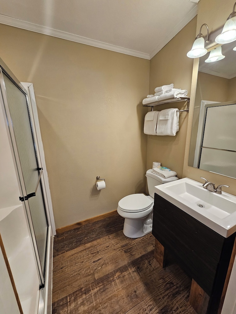 Riverfront Motel - photo 92