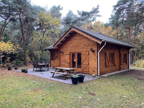 Vakantiehuis midden in het bos vlakbij de Efteling Natuurhuisje Loonse en Drunense duinen — hotel in Helvoirt