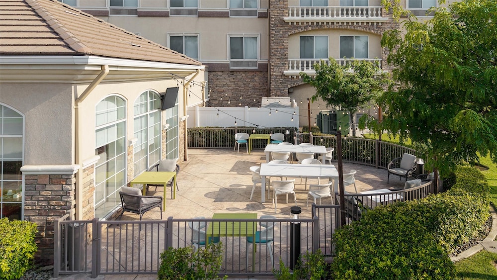 Hilton Garden Inn Ontario Rancho Cucamonga - photo 52