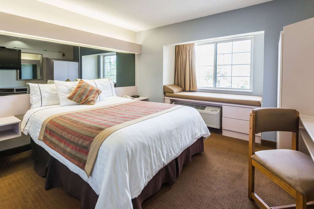 Microtel Inn & Suites by Wyndham Kansas City Airport - photo 5