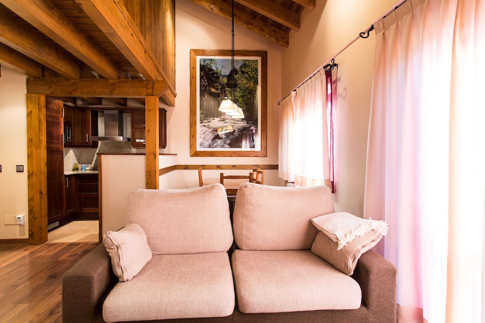 Apartaments Gran Vall — 4-Star Luxury Hotel in Alp, Spain