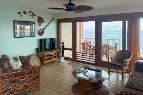 Oceanfront Kailua Kona Townhome With Pool And Views — Kailua Kona