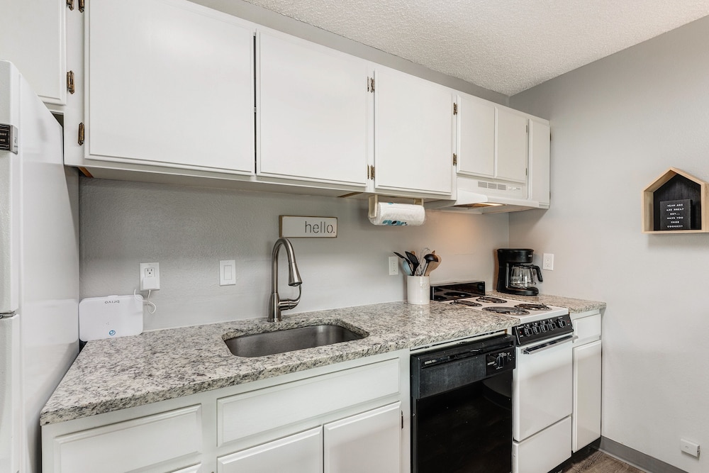 Bend Riverside Inn & Suites - photo 160