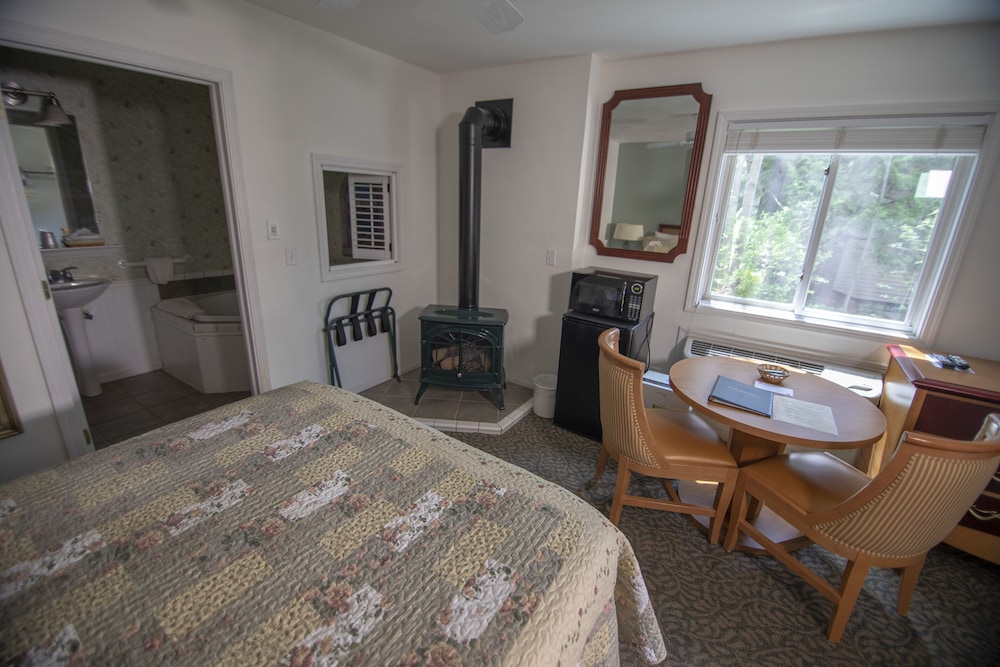 Coachlite Inn - photo 37