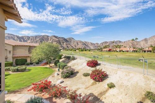 Dog friendly Mid Century style condo with poolspa — 4-Star Luxury Hotel in La Quinta, United States