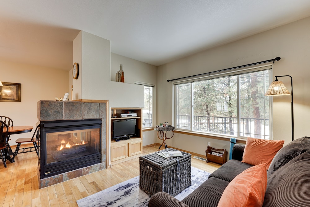 Klamath Falls Townhome w Deck & Resort Amenities - photo 8