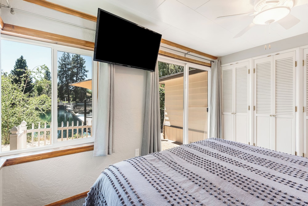 Bend Riverside Inn & Suites - photo 109