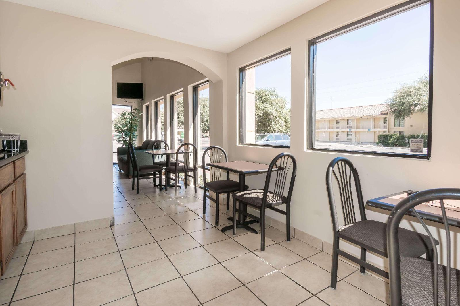 Skylite Inn - photo 13