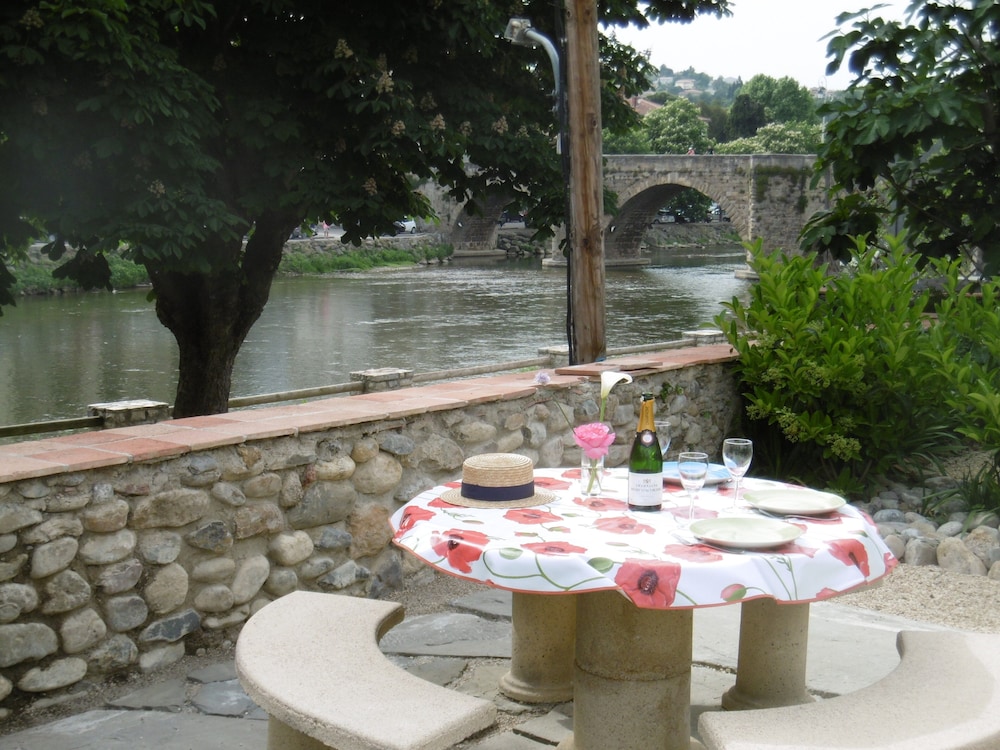 Limoux Riverside Gardens — Limoux