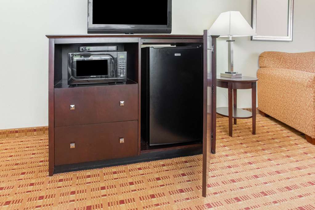 La Quinta Inn & Suites by Wyndham Ennis - photo 16