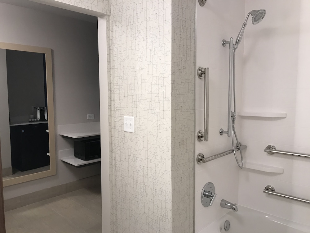Holiday Inn Express & Suites Phoenix Airport North by IHG - photo 89