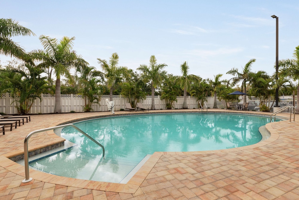 Spark by Hilton Sarasota Siesta Key Gateway - photo 13