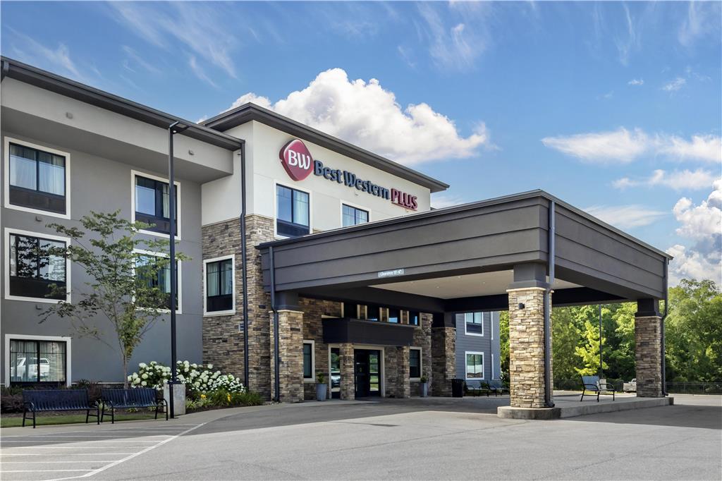 Best Western Plus Lawrenceburg - carbon neutral hotel in Lawrenceburg