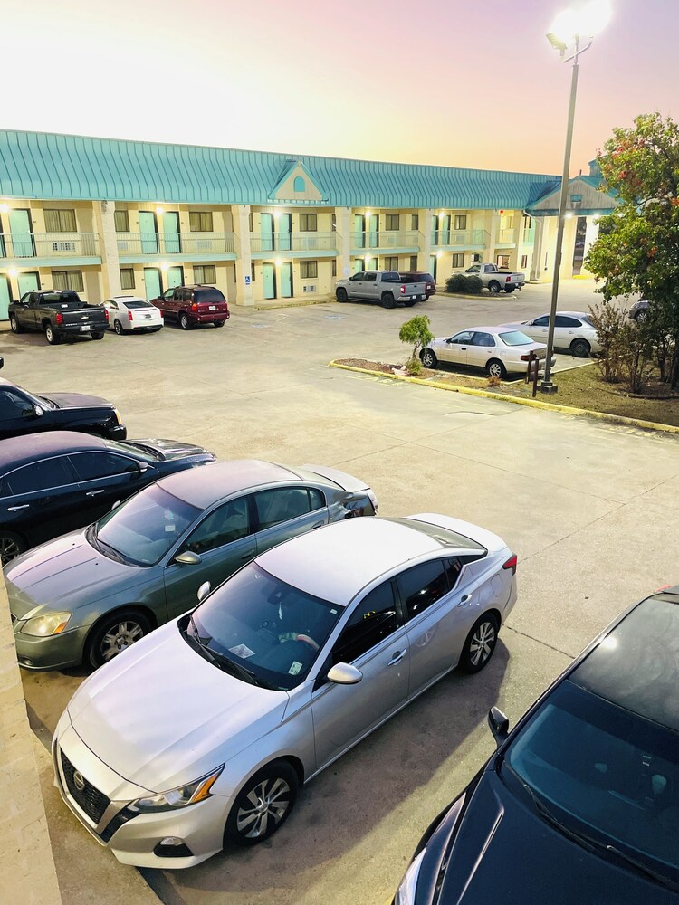 Western Inn Express - photo 21